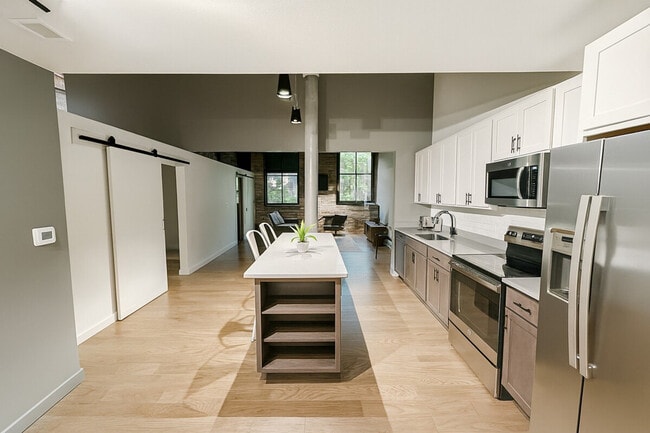 Building Photo - 500 W 7th St N