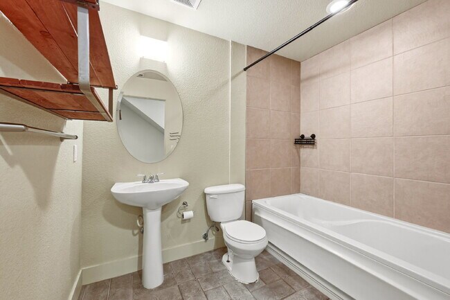 Building Photo - $2,595.95- 3 Bed, 3 Bath Townhome in Aurora with Central AC and In Unit Laundry!