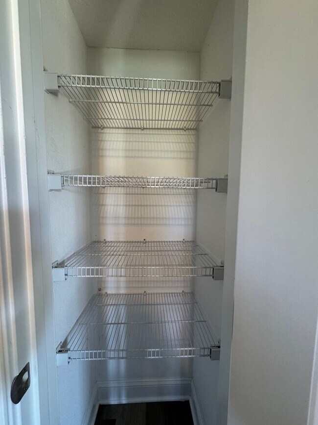 Building Photo - Gorgeous, Like New Home For Rent in Sango!