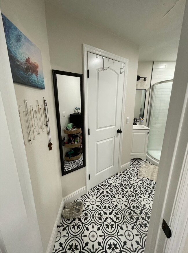 Building Photo - Glen Ave  Efficiency