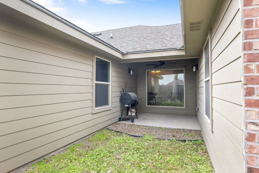 Building Photo - 1515 N Jackson Rd