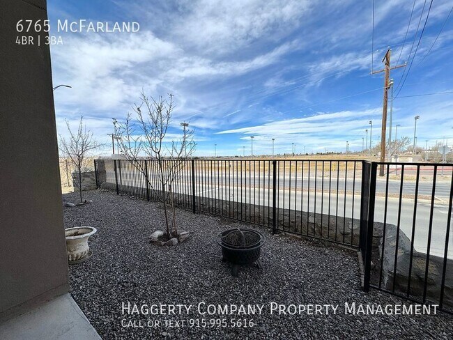 Building Photo - West El Paso 4 bed Refrig A/C with 3 car g...