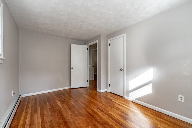Building Photo - 14 Alaimo Dr