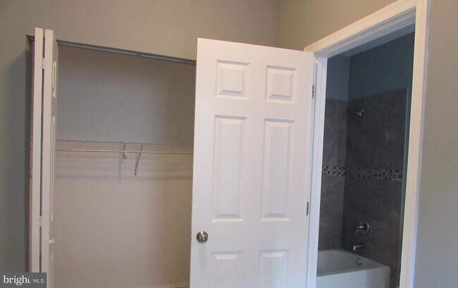 Building Photo - 2735 Chesterfield Ave