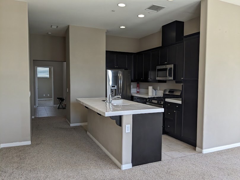 Large Kitchen Island - 5057 Waterview Way