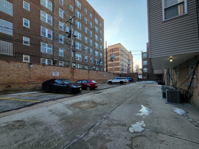 Building Photo - 7141 S Euclid Ave