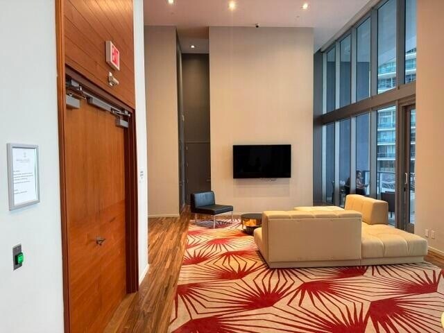 Building Photo - 1300 Brickell Bay Dr