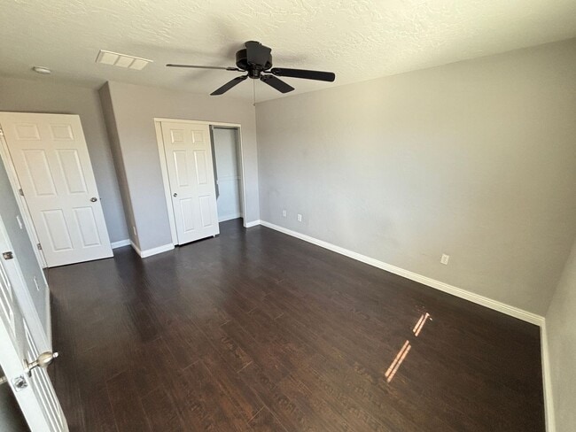Building Photo - Gorgeous 3Bed/2.5Bath, 2-Story Home located in the Aliante Area- $500 Off Move In Fees