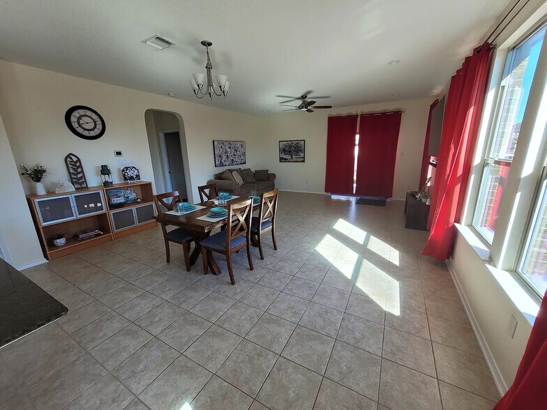 Building Photo - Room in House on Welch Hallow
