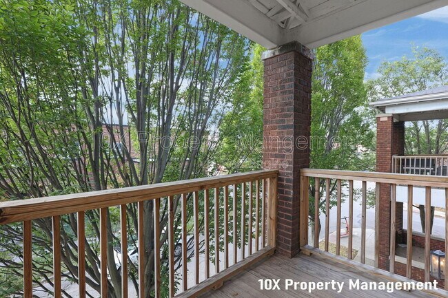 Building Photo - 382 Carpenter St