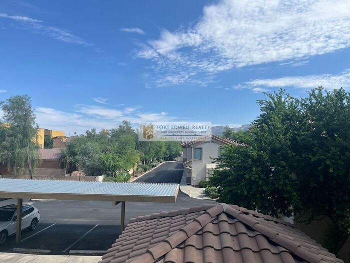 Building Photo - 2550 E River Rd