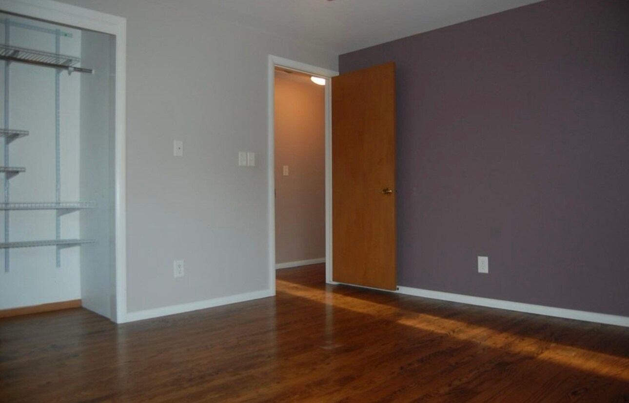 Building Photo - 4575 Coral Dr