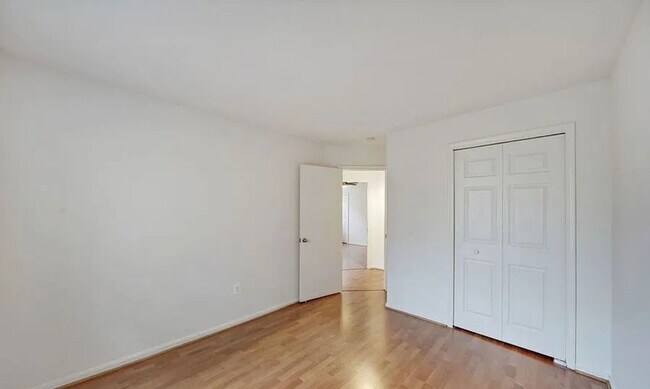 Building Photo - Bright & Spacious 3BR/2BA in the Heart of Columbia Heights