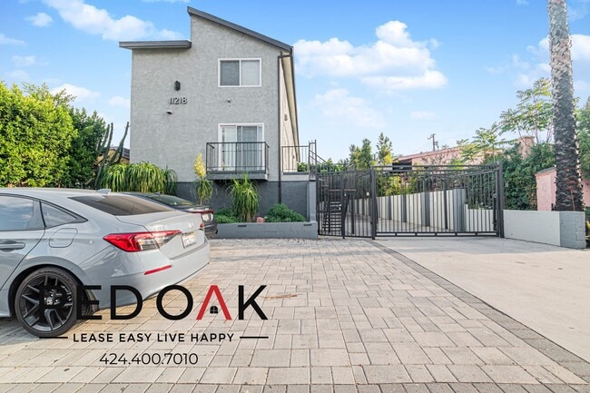 Building Photo - 11218 Oxnard St