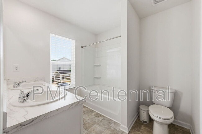 Building Photo - 192 Hampton Cir