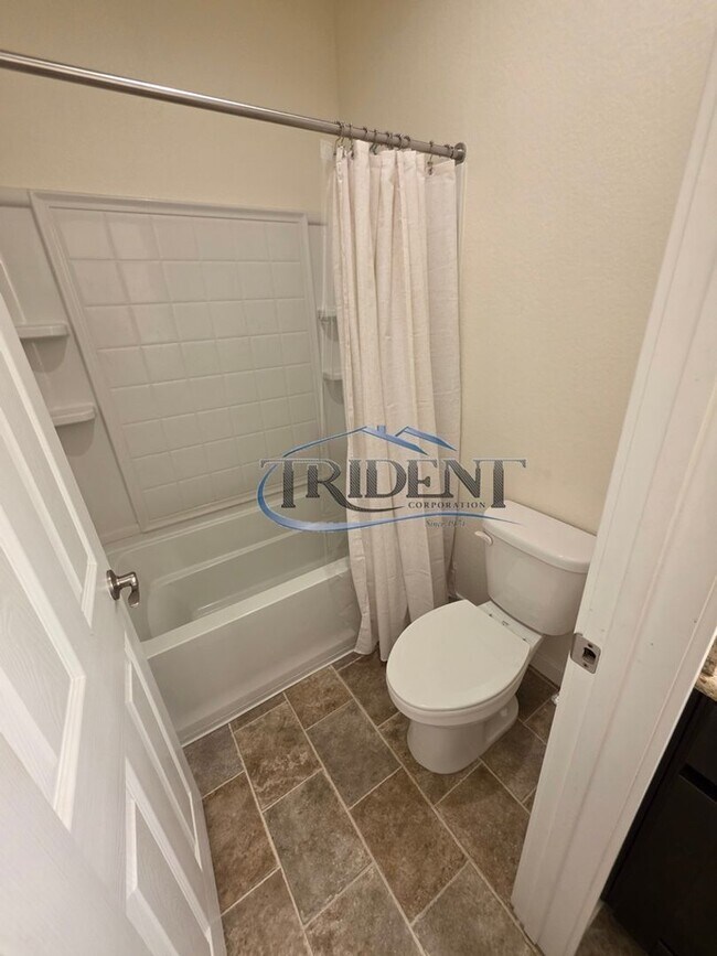 Building Photo - 2062 River Rock Dr