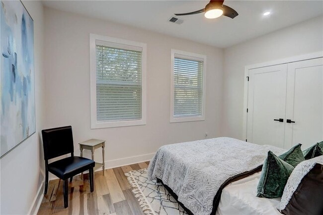 Building Photo - 2014 Cambridge Ave