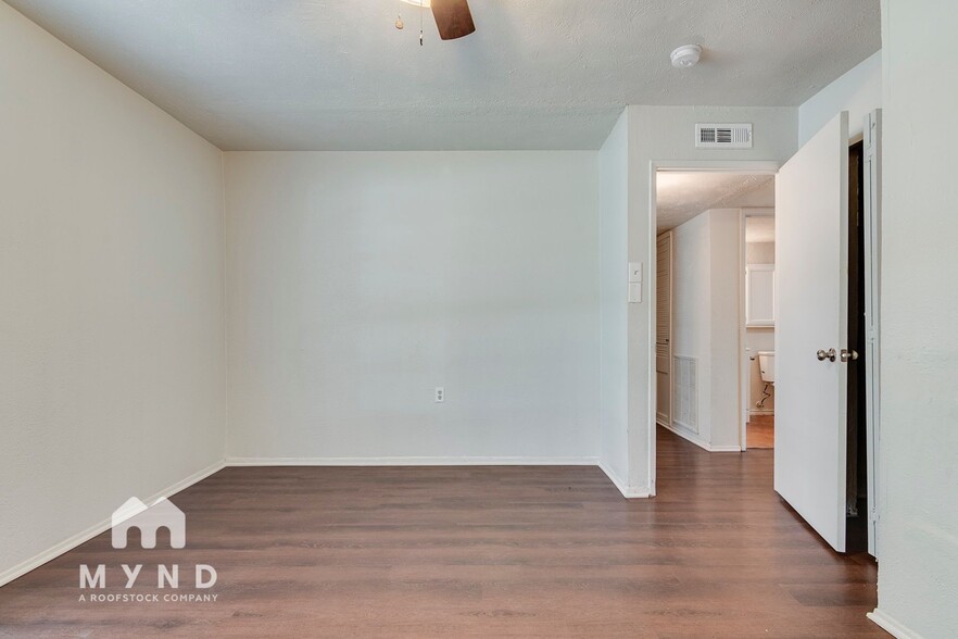 Building Photo - 3237 Chalmette Ct