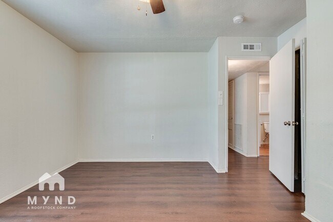 Building Photo - 3237 Chalmette Ct