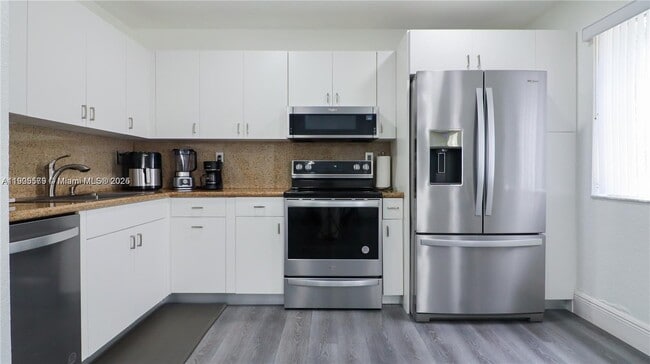 Building Photo - 15330 SW 134th Pl