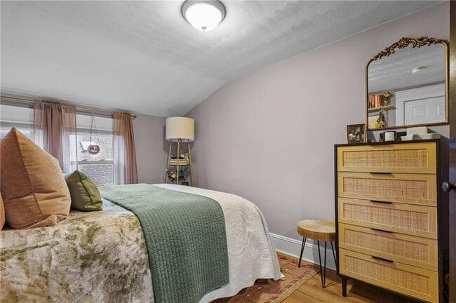 Building Photo - 86 Rochambeau Ave