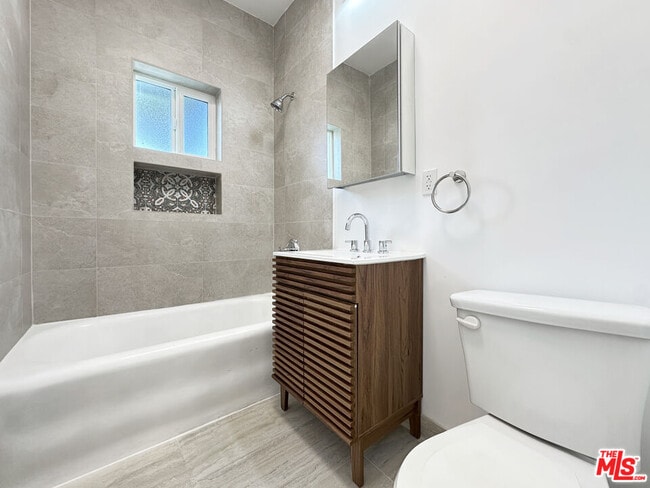 Building Photo - 5932 Willoughby Ave