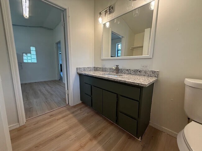 Building Photo - 810 N 12th St