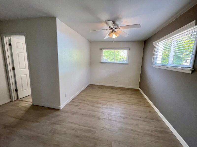 Building Photo - 320 S 400 E