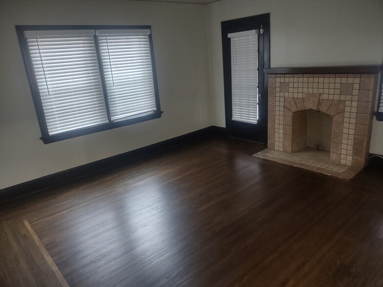Building Photo - 1730 Catalina Ave
