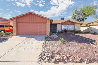 Building Photo - 10140 E Karen Pl