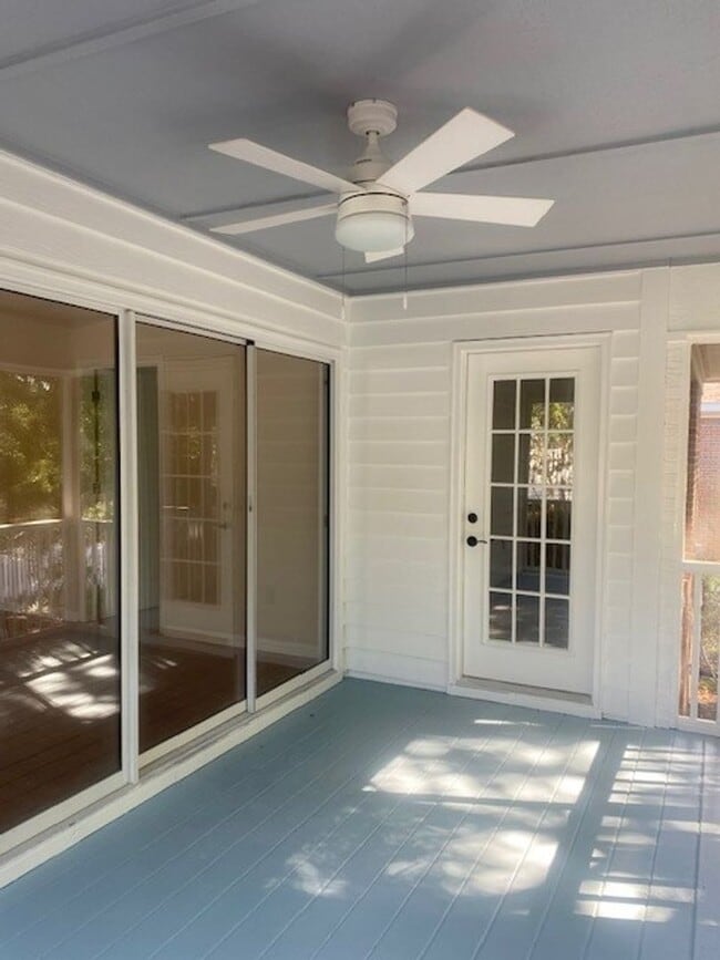 Building Photo - Welcome to this beautiful 3 bedroom, 2 bat...