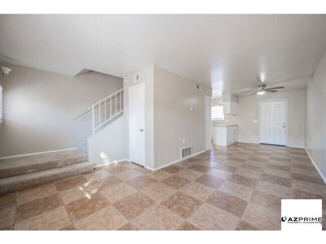 Building Photo - Experience the Perfect Haven in this Delightful Corner Unit 2/1.5 Phoenix Townhouse