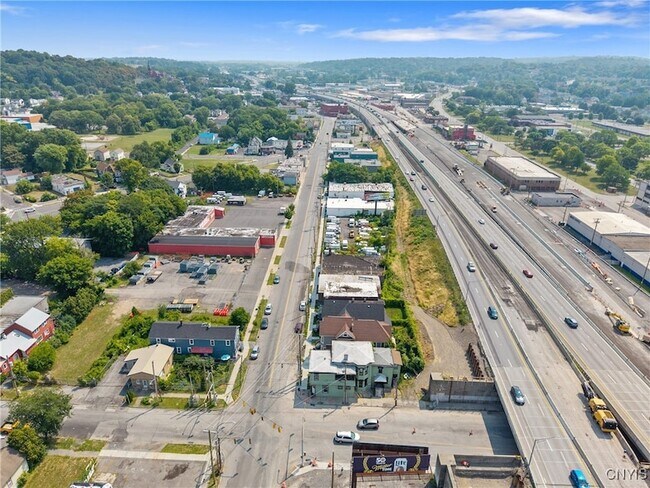Building Photo - 600 Burnet Ave