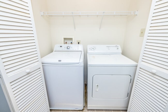 Building Photo - 145 Madison Way