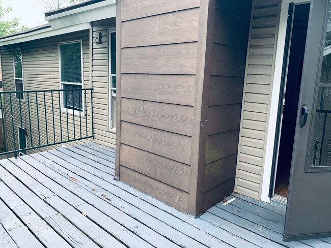 Building Photo - 8231 Bayou Fountain Ave