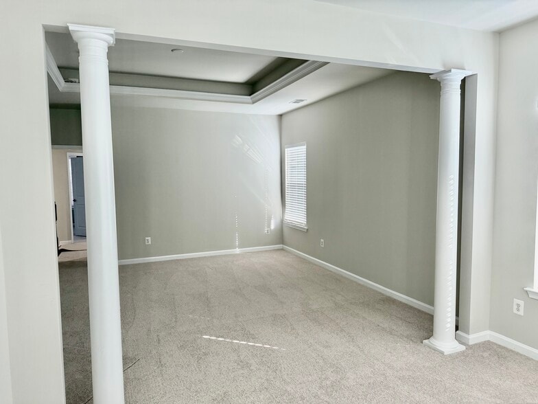 Building Photo - 45903 Peach Oak Terrace