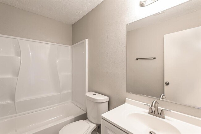 Building Photo - 4922 Crestway Dr