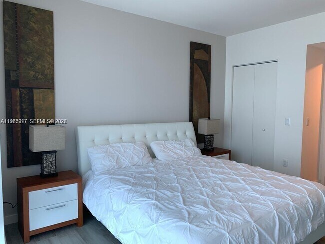 Building Photo - 1100 S Miami Ave