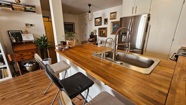 Building Photo - 6780 Friars Rd