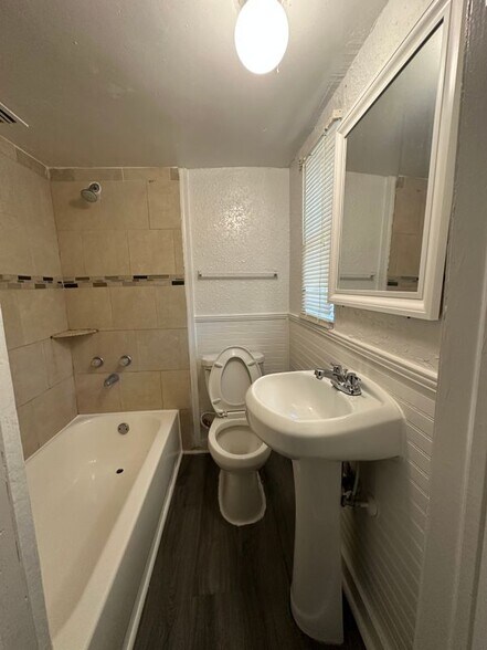 Building Photo - 1629 W 31st St