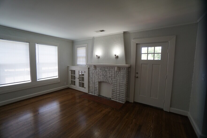 Building Photo - 7223 1st Ave S