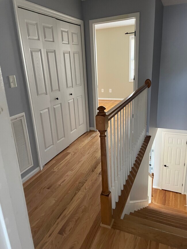 Building Photo - 696 Wyndhurst Dr