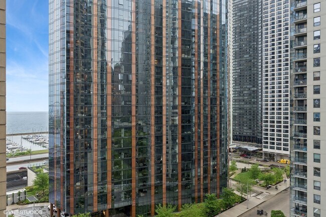 Building Photo - 420 E Waterside Dr