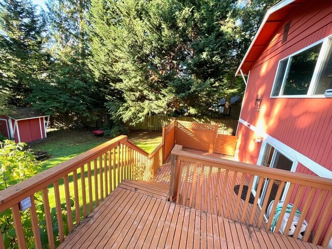 Building Photo - Welcome to this beautifully remodeled 3-be...
