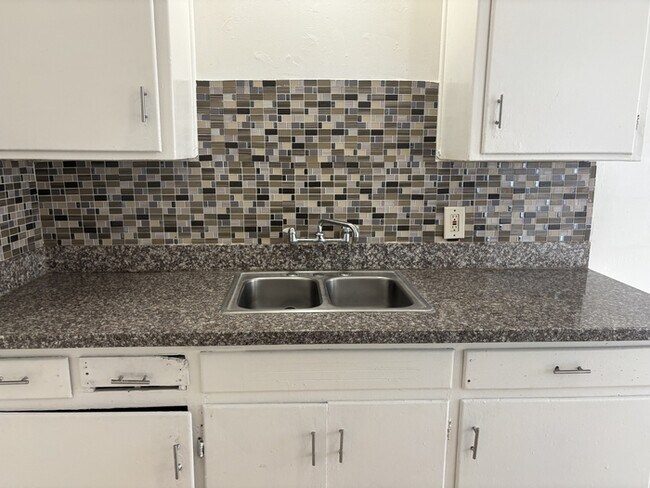 Building Photo - 1949 Darrah St