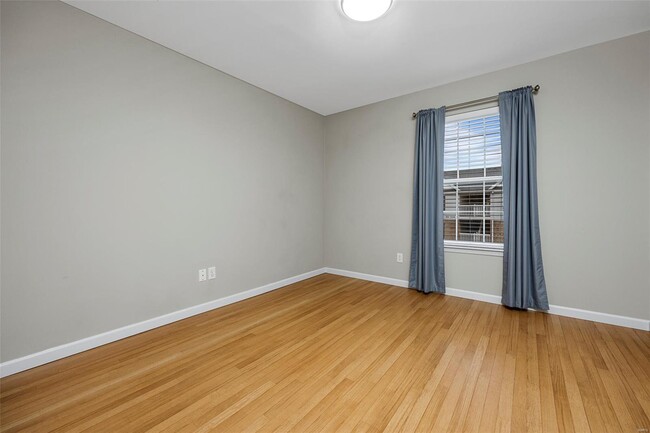 Building Photo - 432 Saravalle Dr