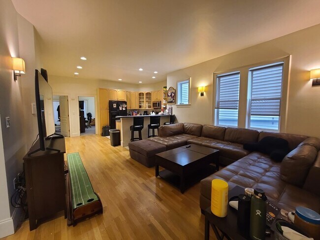 Building Photo - 42 N St