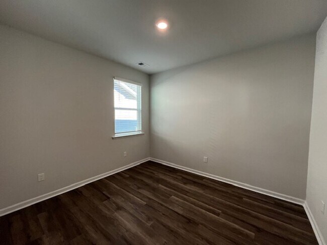 Building Photo - Welcome to your dream home in the heart of Leland, NC.