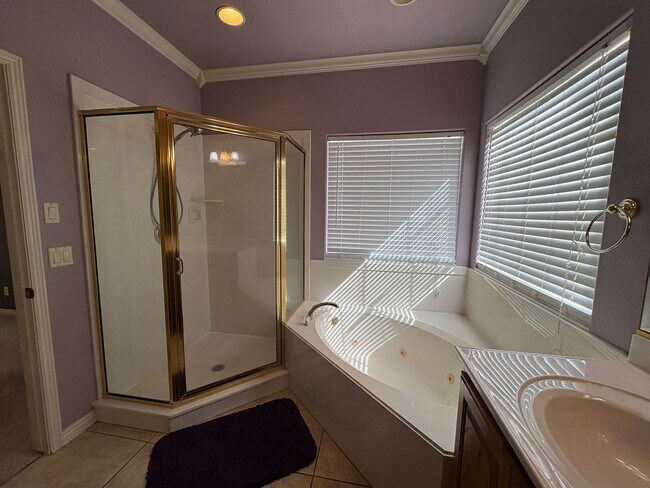 Building Photo - Beautiful 4 Bed 2.5 Bath in Laverkin