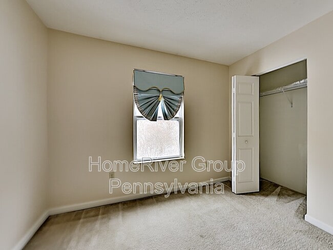 Building Photo - 172 Mountain Dr